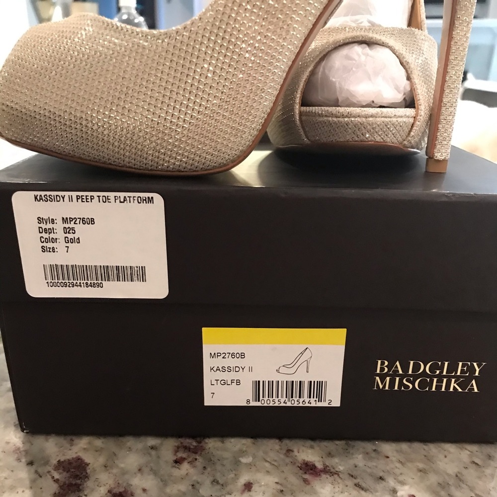 Badgley Miscshka Kassidy II Peep Toe Pumps - Picture 3 of 7